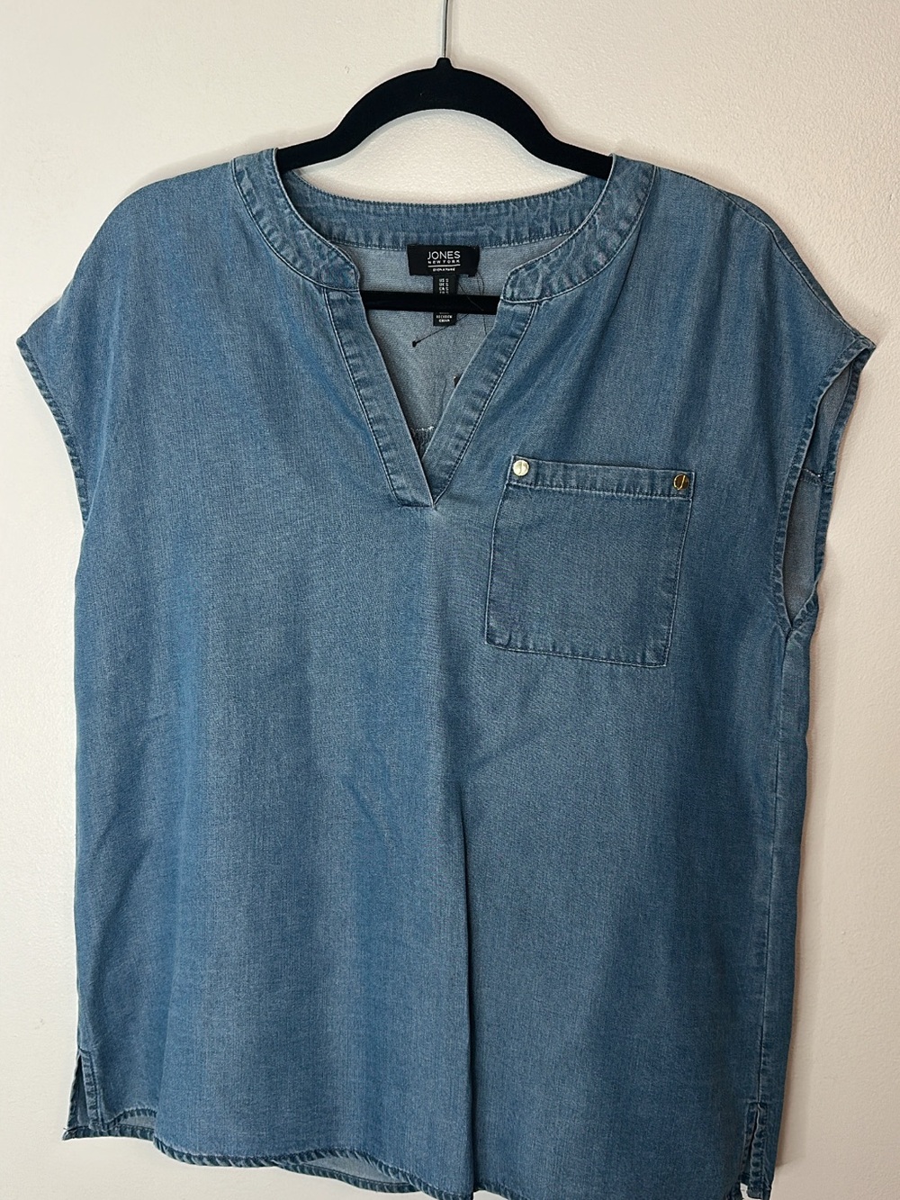 Jones New York Light Blue Denim Split-Neck Cap Sleeve Tunic